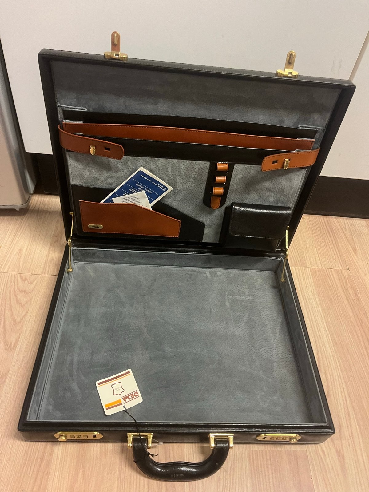 Luxe lederen attaché koffer van Desa, Ophalen of Verzenden, 35 tot 45 cm, Nieuw, Slot