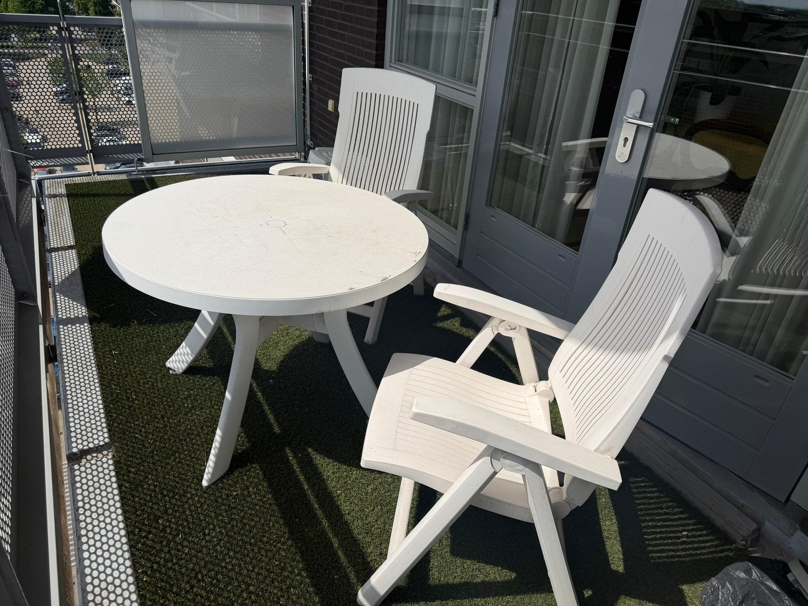 Witte kunststof tuinset met 4 stoelen en ronde tafel, Kunststof, Gebruikt, Eettafel, Tuinset