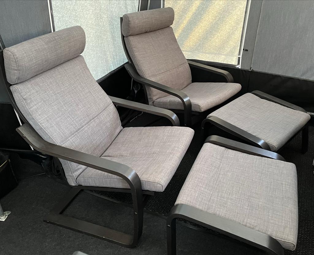 IKEA Poäng Fauteuils met Voetenbankjes - Zo goed als nieuw, Huis en Inrichting, 75 tot 100 cm, Ophalen of Verzenden, Zo goed als nieuw