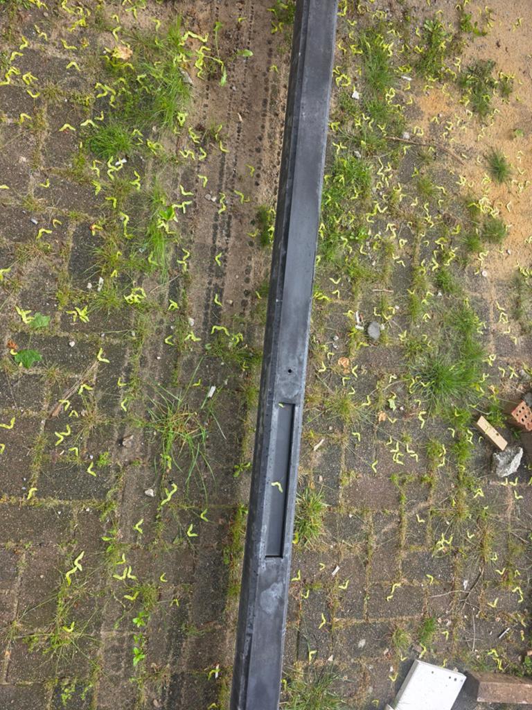 1 betonnen paal /1onderplaat en wat reststukken, Ophalen, Gebruikt, Biels, 200 cm of meer