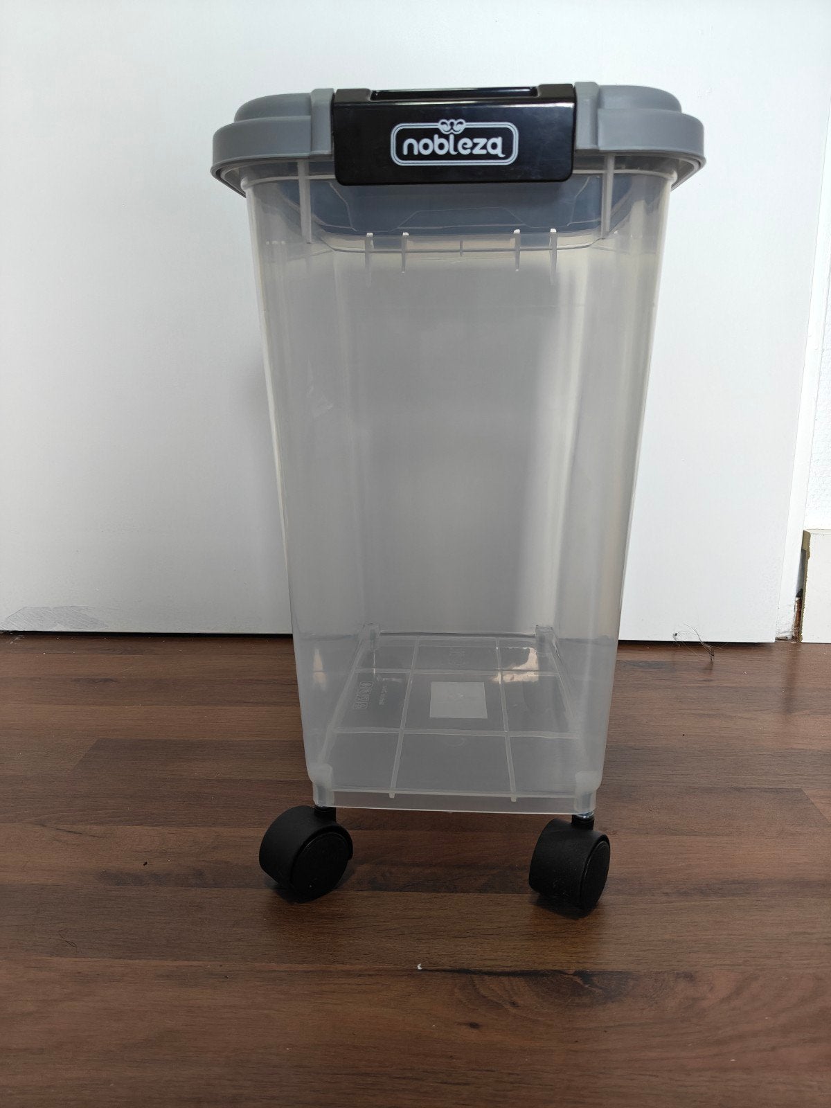 voederbrokken bewaardoos op wielen., Ophalen of Verzenden