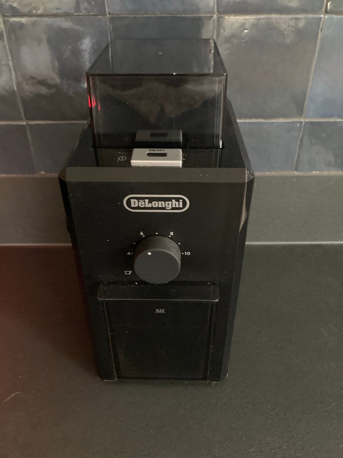 Delonghi elektrische koffiemolen met instelbare grofheid, Ophalen, Overige modellen, 10 kopjes of meer, Koffiebonen