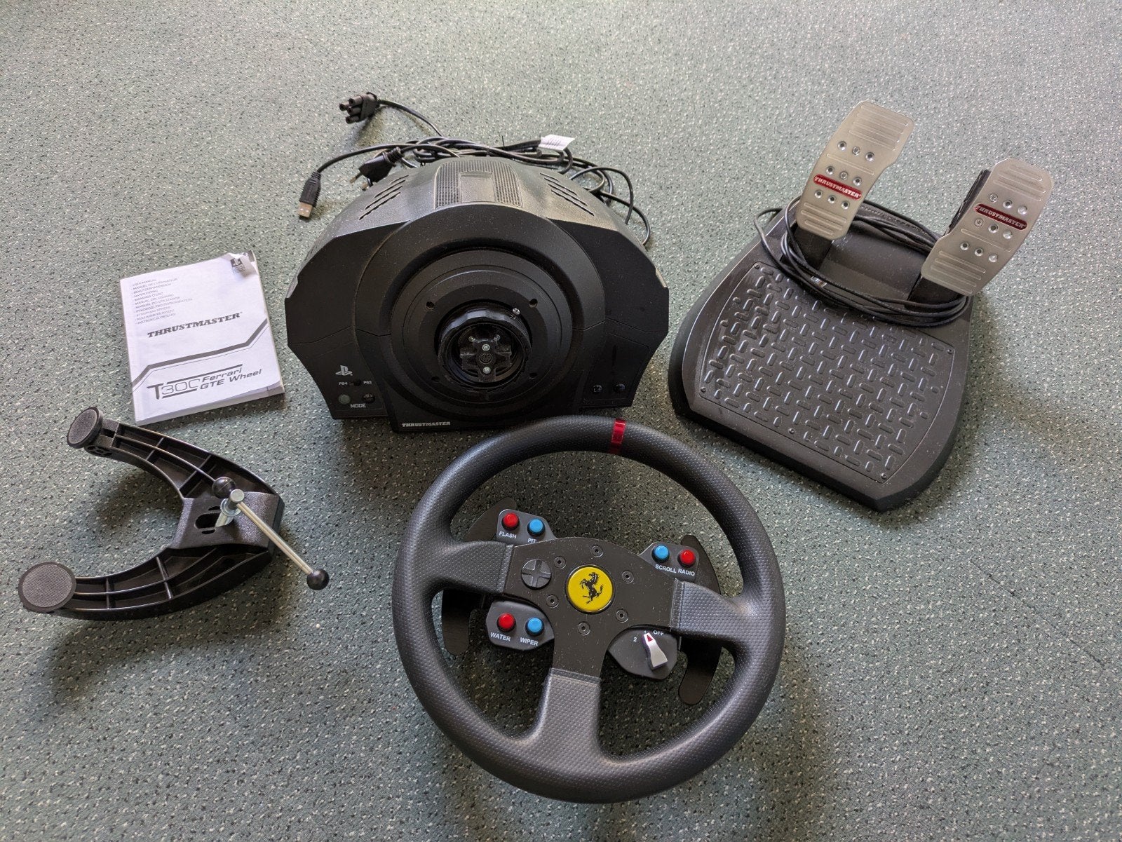 Thrustmaster T300 Ferrari GTE racestuur en pedalen, Ophalen of Verzenden, Zo goed als nieuw, Stuur of Pedalen, PlayStation 3