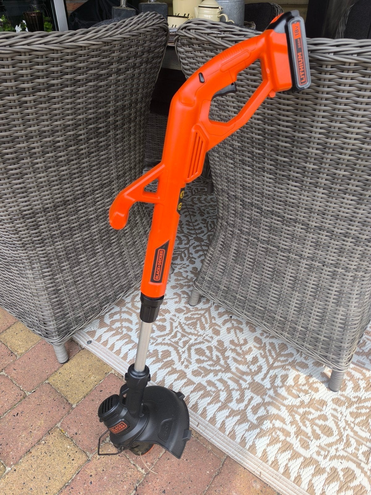 Black+Decker ST182320 H4 Accu Grastrimmer met Lader, Ophalen, Cirkelmaaier, Accu-grasmaaier, Black+Decker