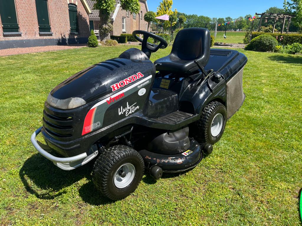 Zitmaaier Honda 2620 (V-Twin Hydrostatic) 120cm, Ophalen, Zo goed als nieuw, Opvangbak, 120 cm of meer