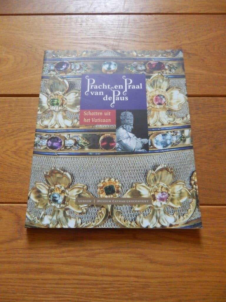 Pracht En Praal Van De Paus schatten uit het Vaticaan., Boeken, Casper Staal., Ophalen of Verzenden, Zo goed als nieuw, Overige onderwerpen
