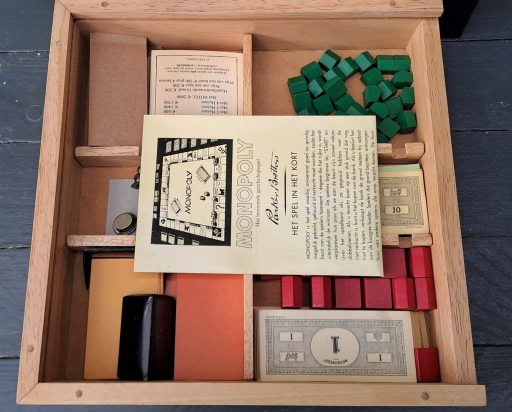 Monopoly limited edition in houten box, Onbekend, Ophalen of Verzenden, Zo goed als nieuw, Onbekend