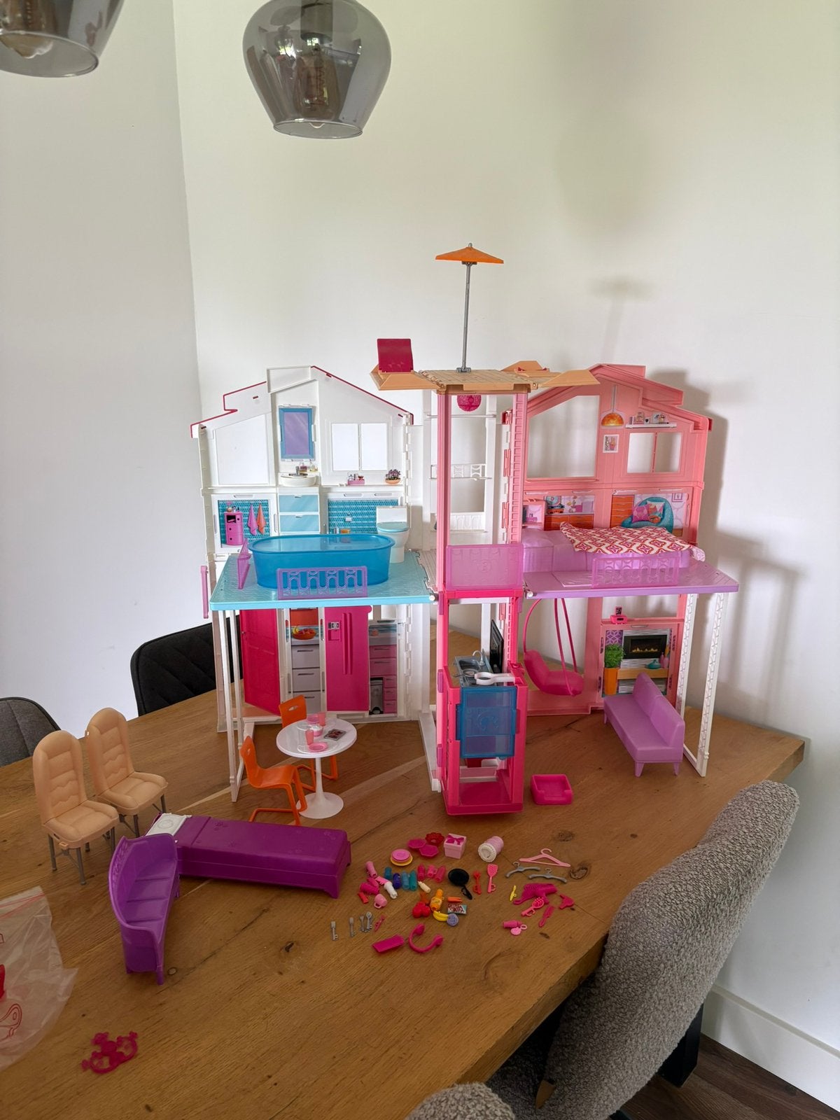 Barbie Malibu Huis met 3 Verdiepingen en Lift + Accessoires, Ophalen, Gebruikt, Barbie