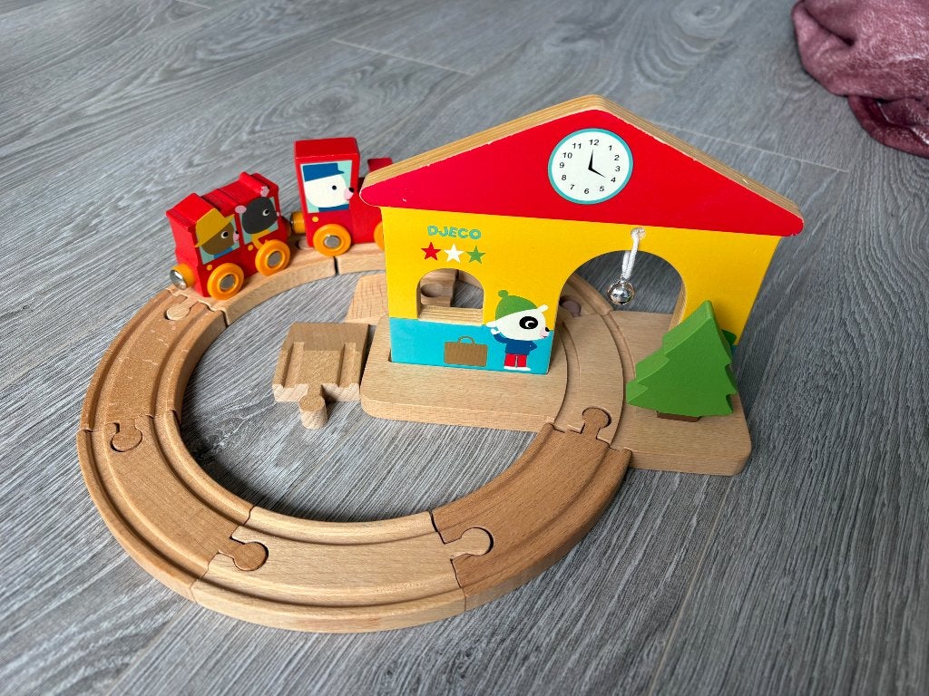 Djeco Houten speelgoedtrein, Ophalen of Verzenden, Gebruikt, Rij- of Hobbelspeelgoed