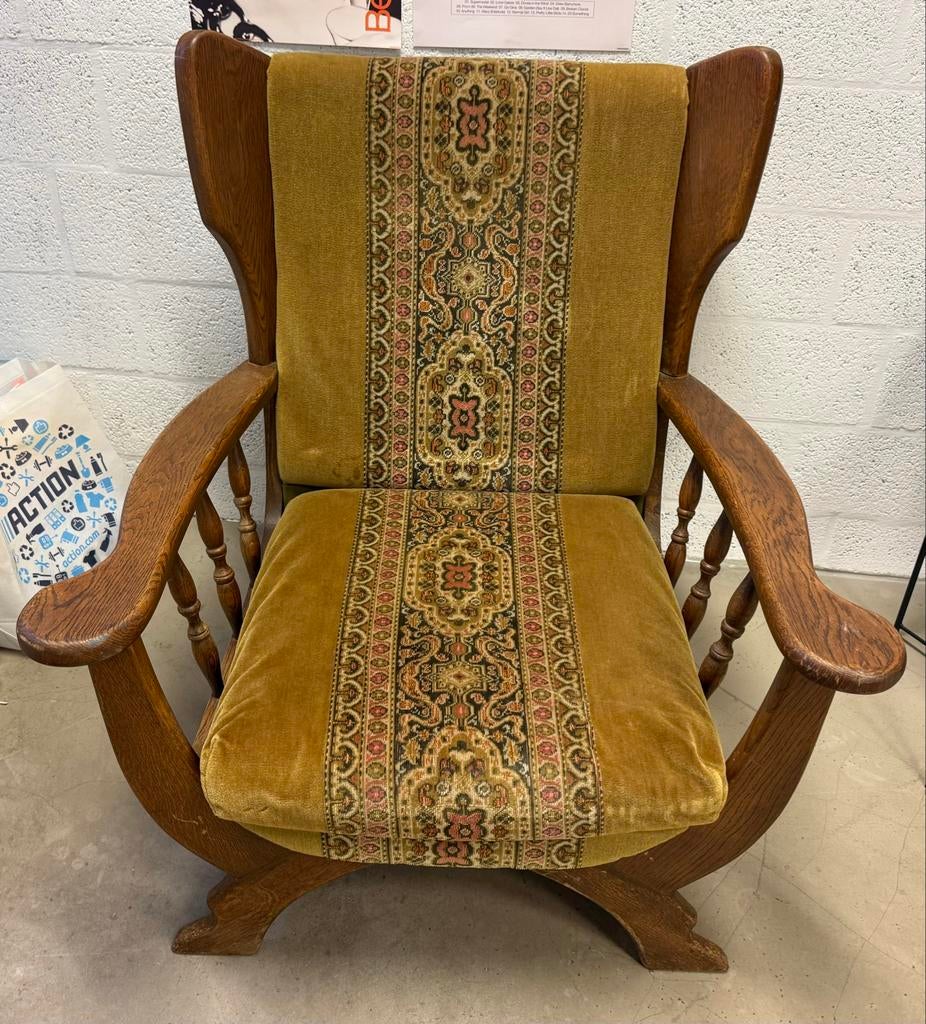 Vintage Statement Armchair – Warm Oak & Tapestry Fabric, Ophalen