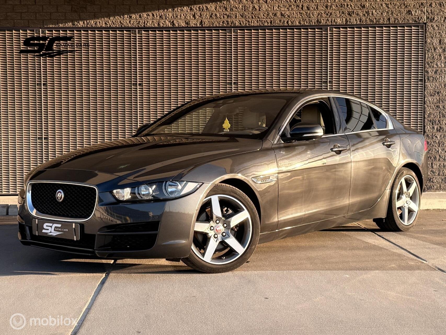 Jaguar XE 2.0 D R-Sport Head-up | Leer | Euro 6 | 2015 | Cru, Auto's, Jaguar, Automaat, Achterwielaandrijving, Euro 6, 4 cilinders