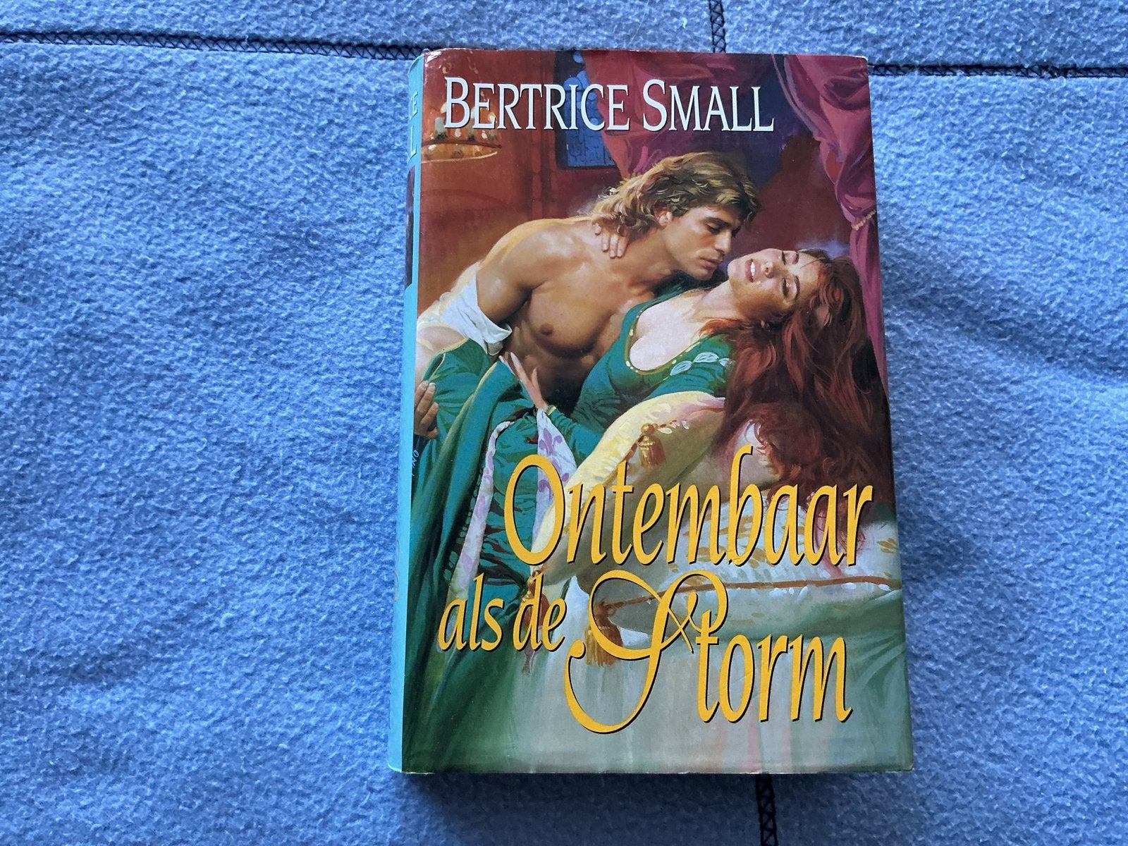 Ontembaar als de Storm - Bertrice Small, Ophalen of Verzenden, Gelezen