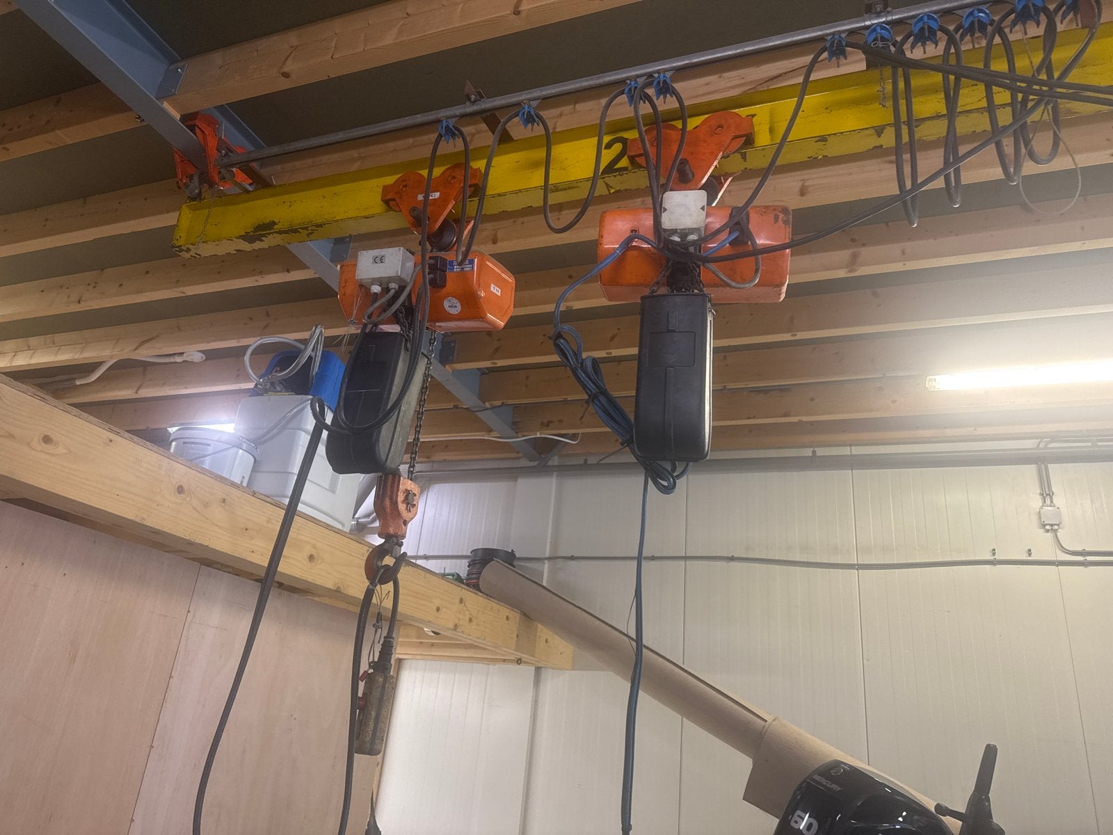 2x Hitachi 2 Ton Elektrische Takel met Balk en Geleider, Ophalen of Verzenden