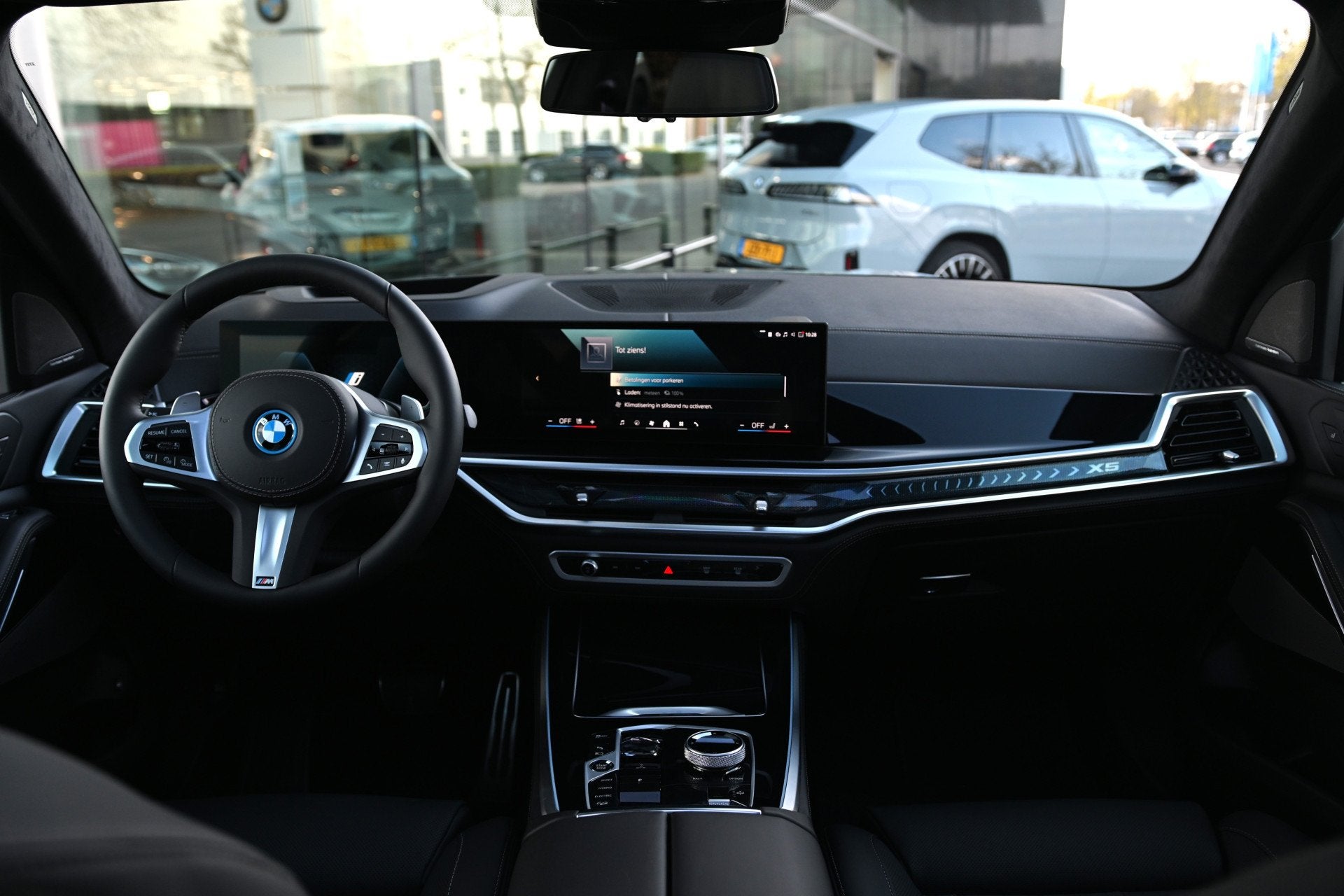BMW X5 xDrive50e M Sport Automaat / Panoramadak / Trekhaak /, Auto's, Automaat, 2395 kg, Leder, Bedrijf