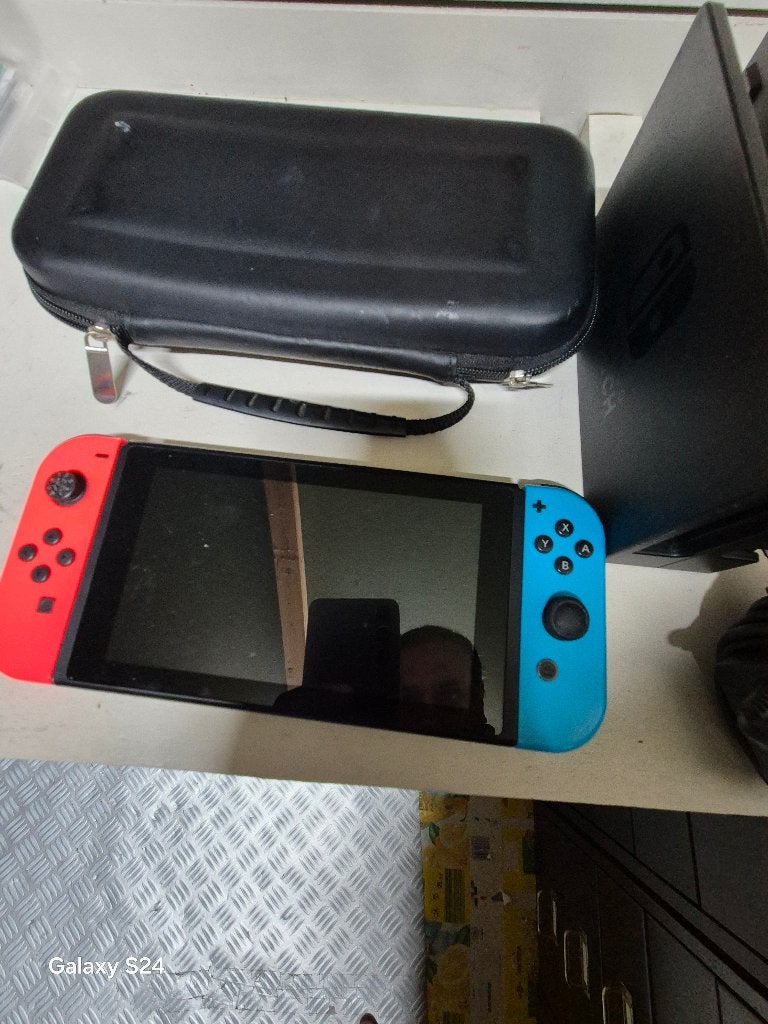 nintendo switche, Ophalen of Verzenden, Zo goed als nieuw, Met 2 controllers, Switch Original