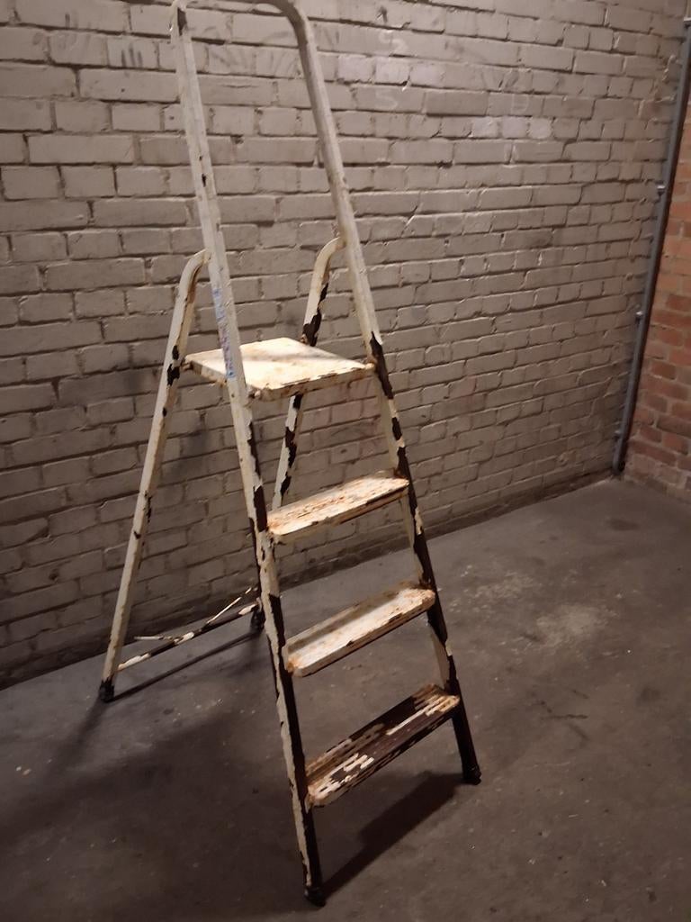 Te koop, metaal trap. En roest hier., Doe-het-zelf en Verbouw, Ladders en Trappen, Ophalen