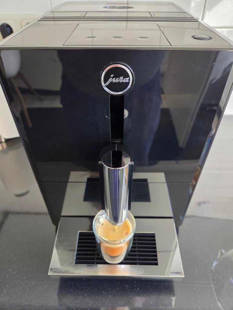 Jura A1: Compacte volautomaat voor pure espresso, Witgoed en Apparatuur, Koffiezetapparaten, Afneembaar waterreservoir, Gebruikt