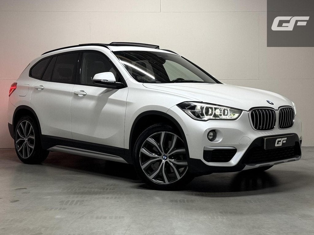 BMW X1 sDrive20i Sport Pano Leer H/K HUD Sfeerverl NAP, 1998 cc, Met garantie (alle), Automatische klimaatregeling, Wit