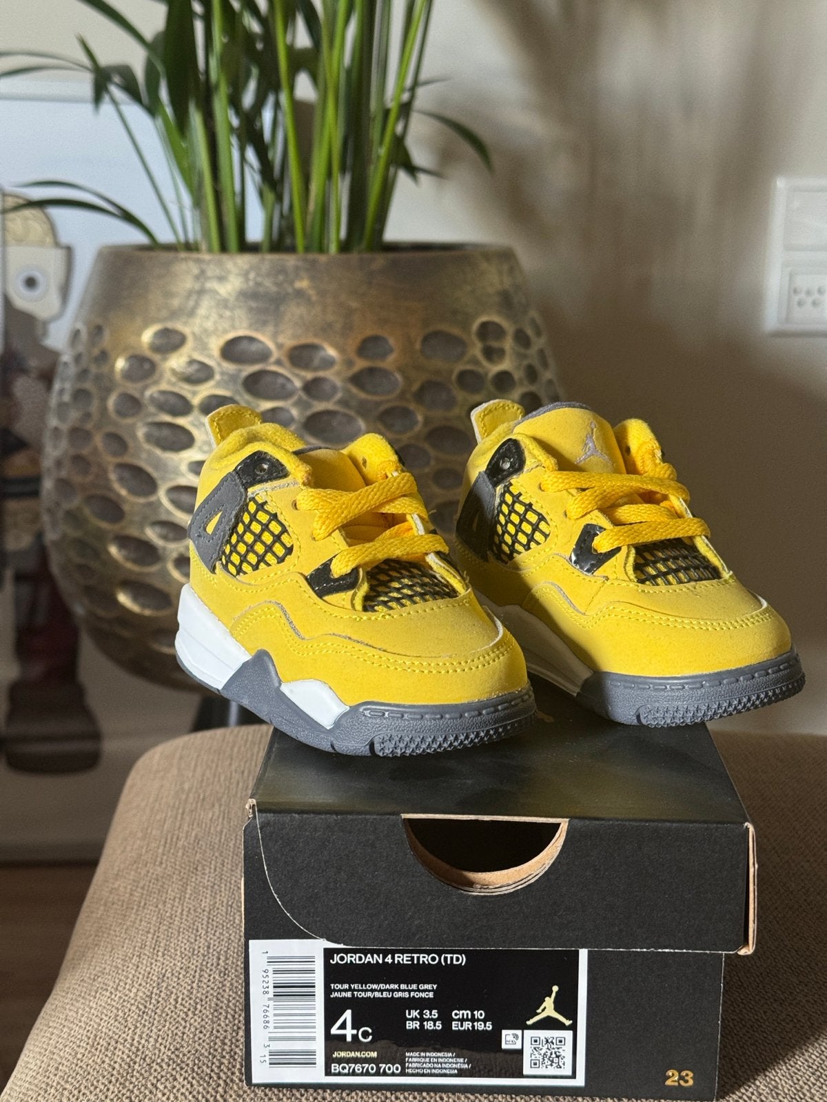 Jordan 4 Retro (TD) Tour Yellow/Dark Blue Grey - Maat 19.5, Ophalen of Verzenden, Nieuw, Jongen of Meisje, Sportschoenen