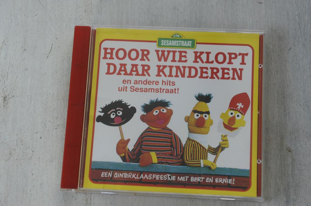 Sesamstraat - - - Hoor wie Klopt daar Kinderen en andere, Verzenden, Zo goed als nieuw