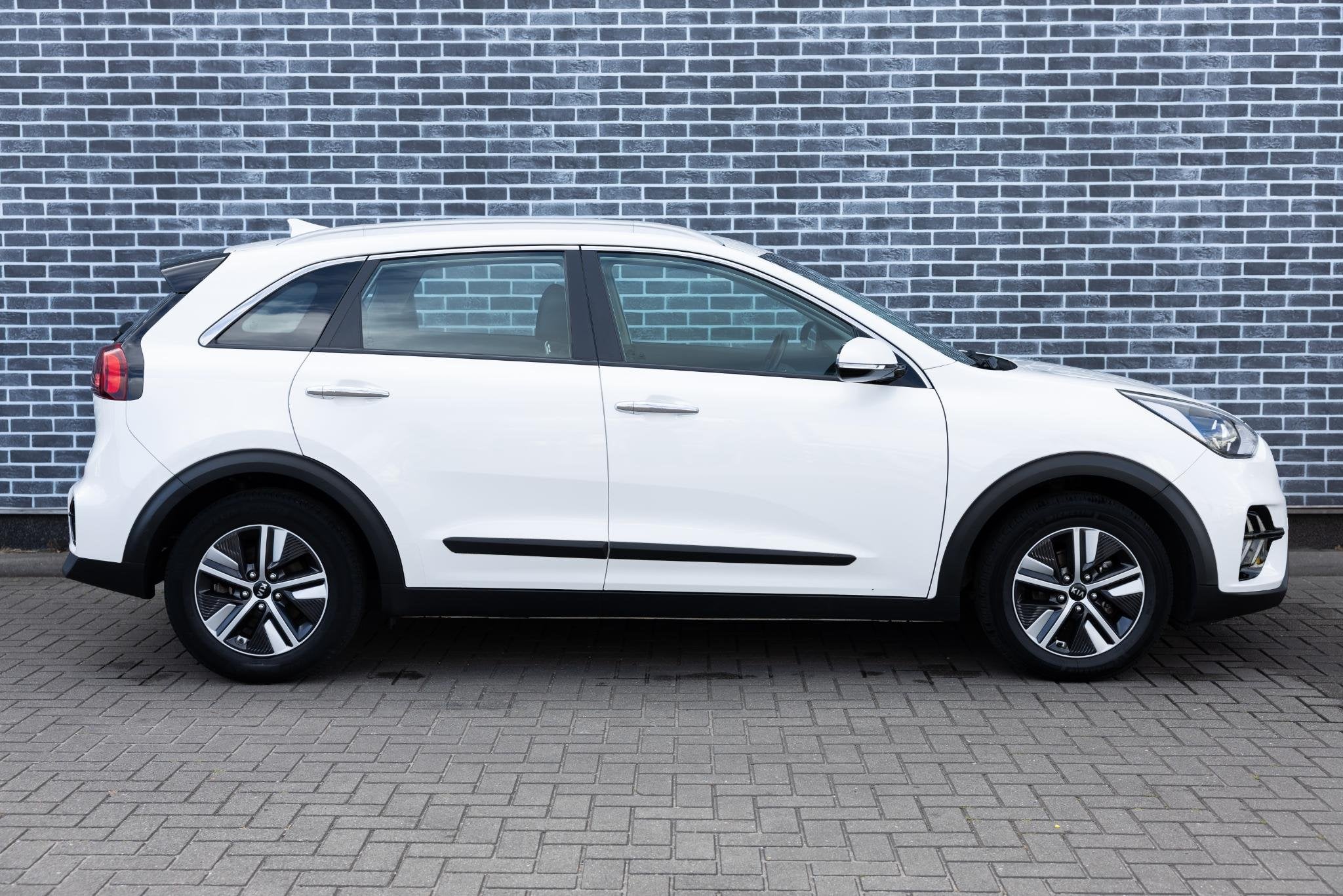 Kia Niro 1.6 GDi Hybrid DynamicLine | Navigatie | Apple Carp, Auto's, Gebruikt, 2 kWh, Leder en Stof, Wit