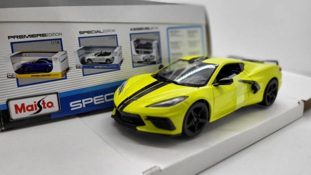 Chevrolet Corvette Stingray Coupe Z51 - 2020 Geel 1:24, Hobby en Vrije tijd, Modelauto's | 1:24, Ophalen of Verzenden, Nieuw, Auto