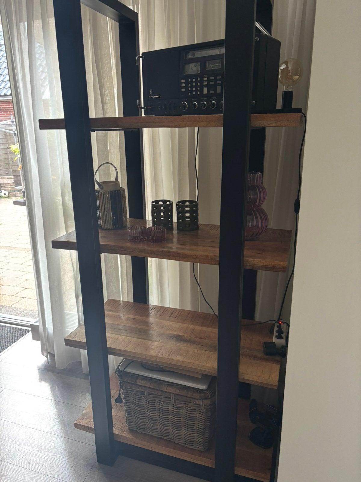 Mango houten kast met metalen frame, Ophalen of Verzenden, Zo goed als nieuw