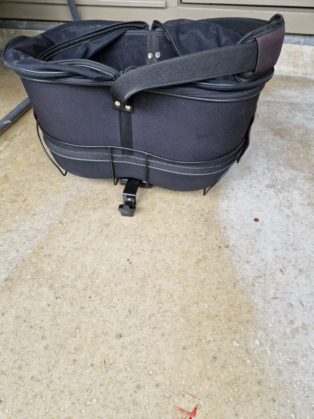 hondenmand voor achter op fiets cq scooter, Dieren en Toebehoren, Ophalen, Zo goed als nieuw, Riet