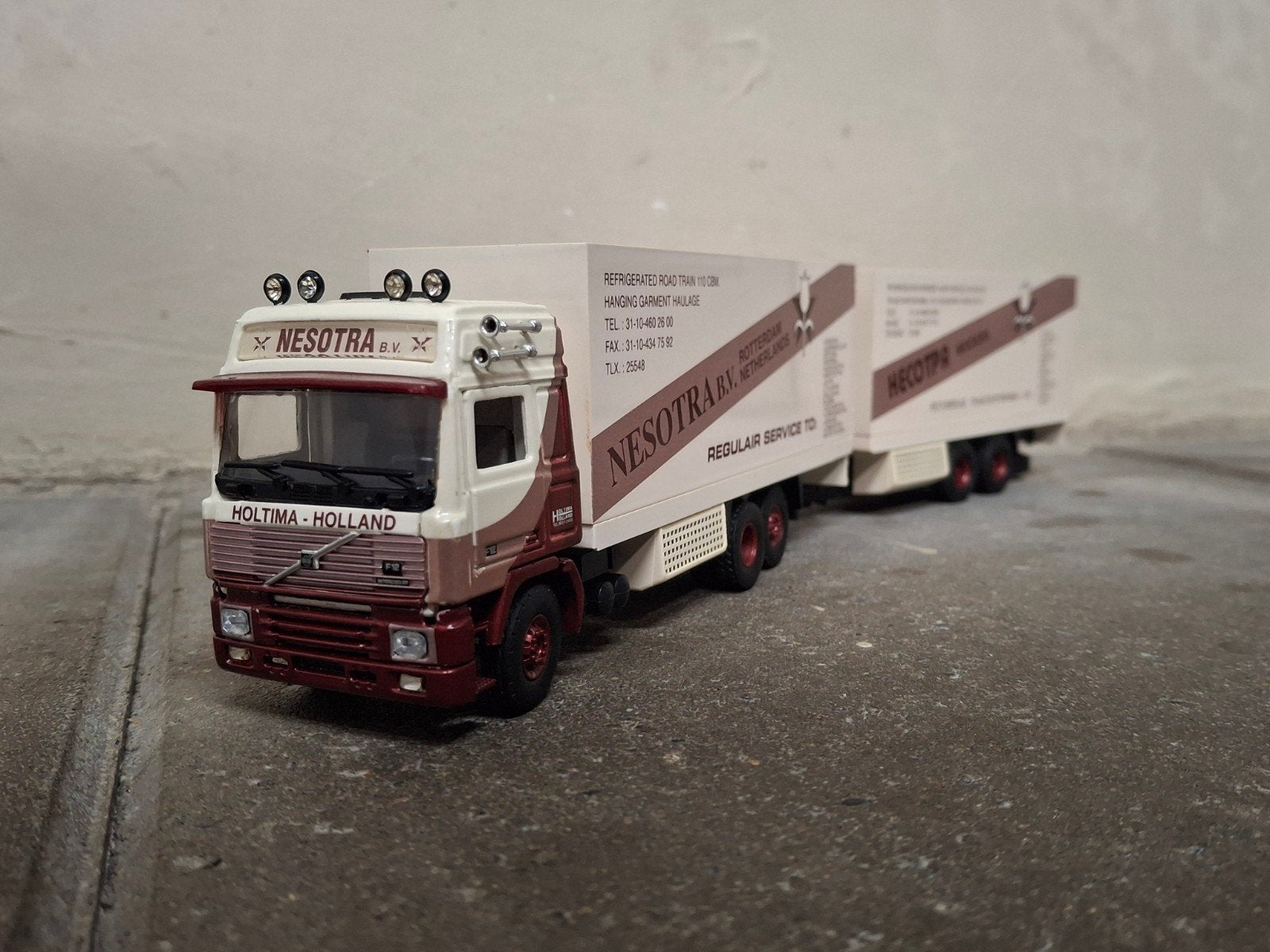 Tekno Volvo F12 Nesotra b.v (Holtima), Ophalen of Verzenden, Zo goed als nieuw, Bus of Vrachtwagen, Tekno