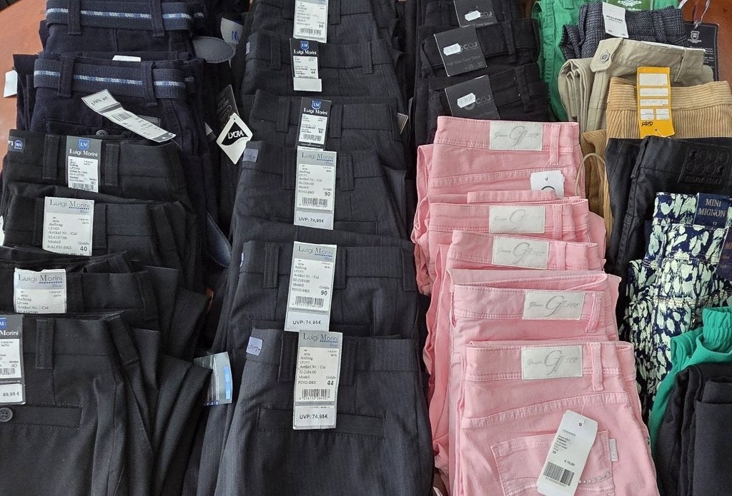 Partij van 150 stuks nieuwe merkkleding met labels, Kleding | Dames, Ophalen of Verzenden, Nieuw, Maat 36 (S)