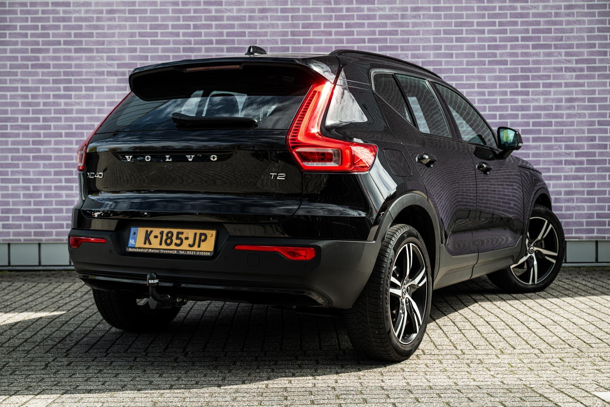 Volvo XC40 1.5 T2 R-Design | Panoramadak | Trekhaak | Harman, Auto's, Volvo, 12 maanden, Gebruikt, Euro 6, Zwart