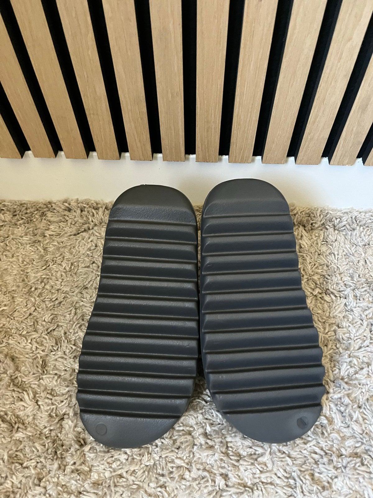 Yeezy slides, Ophalen of Verzenden, Nieuw, Zwart, Slippers