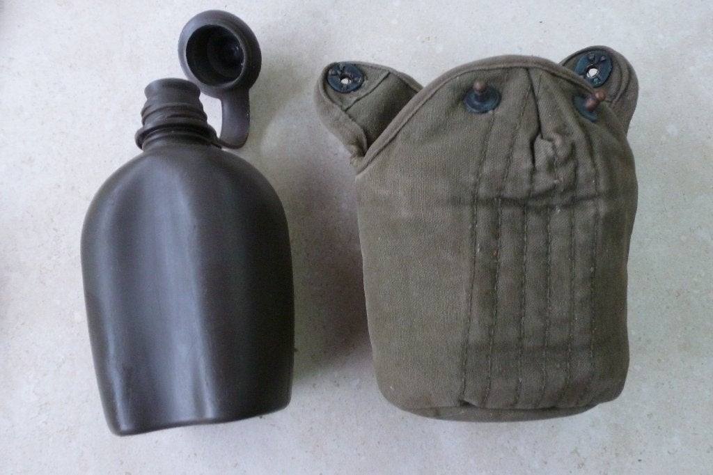veldfles + beker + foudraal leger defensie, Ophalen of Verzenden, Landmacht, Nederland, Overige typen