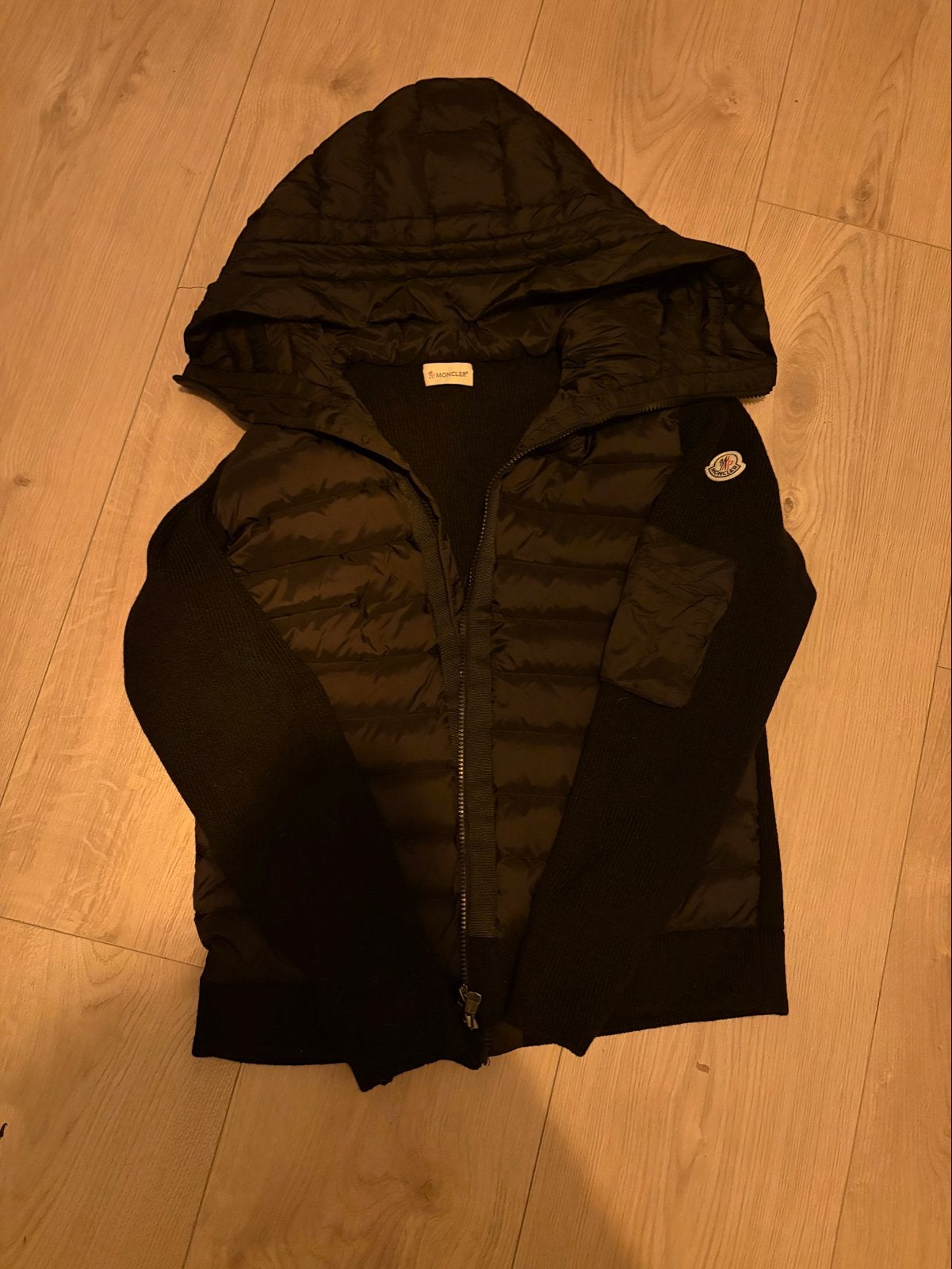 Moncler cardigan jas  - Zo goed als nieuw, Ophalen of Verzenden, Zo goed als nieuw, Maat 48/50 (M), Zwart