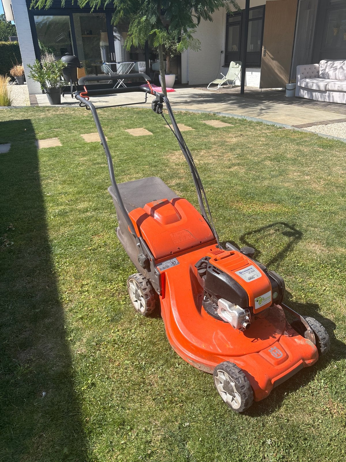 Husqvarna LC 353V Benzine Grasmaaier - Briggs & Stratton, Cirkelmaaier, Gebruikt, Ophalen of Verzenden, Opvangbak
