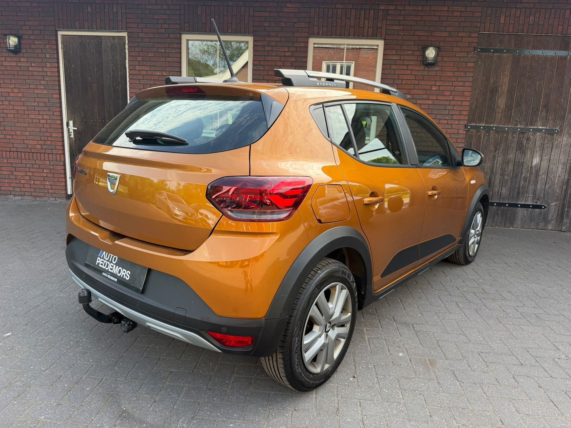 Dacia Sandero Stepway 1.0 TCe 90 Essential |Trekhaak| LED| C, Auto's, Dacia, Voorwielaandrijving, Stof, Gebruikt, Zwart