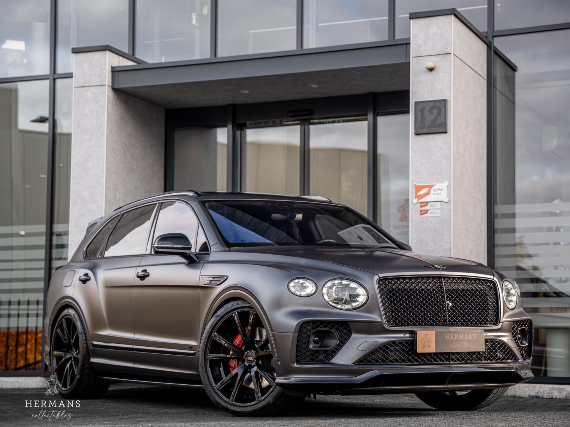 Bentley Bentayga 4.0 V8 S / Org NL / NAIM / Pano / Carbon /, Auto's, Gebruikt, Vierwielaandrijving, 3996 cc, SUV of Terreinwagen