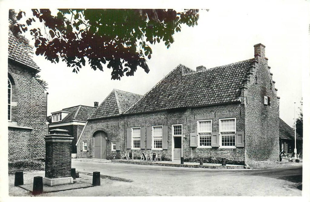 701-208-013 Bronkhorst Herberg De Gouden Leeuw, Verzamelen, Ophalen of Verzenden, Voor 1920, Gelderland