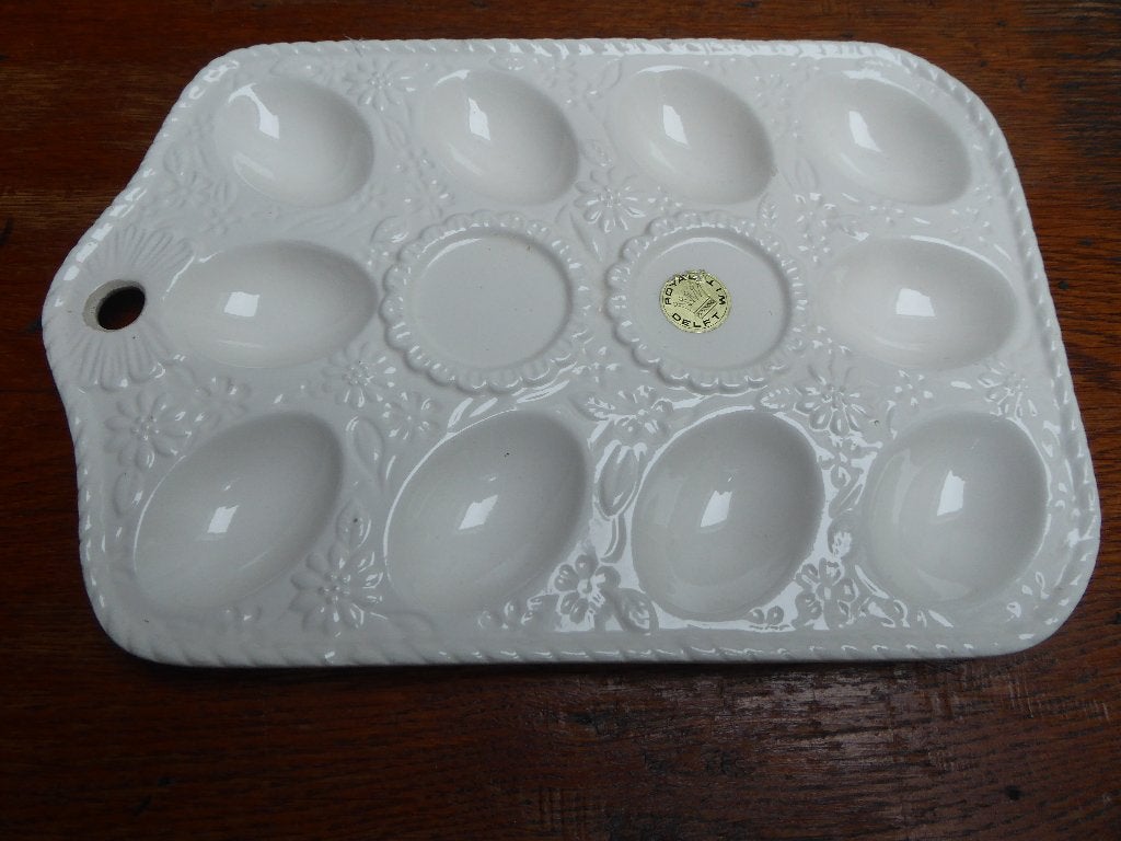 Porseleinen eierschaaltje, Royal Delft wit