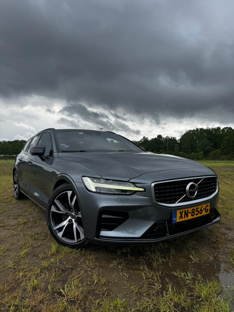 Volvo V60 T5 250pk Geartronic 2019 Grijs (BTW auto), Auto's, 1800 kg, 4 cilinders, 1969 cc, Origineel Nederlands