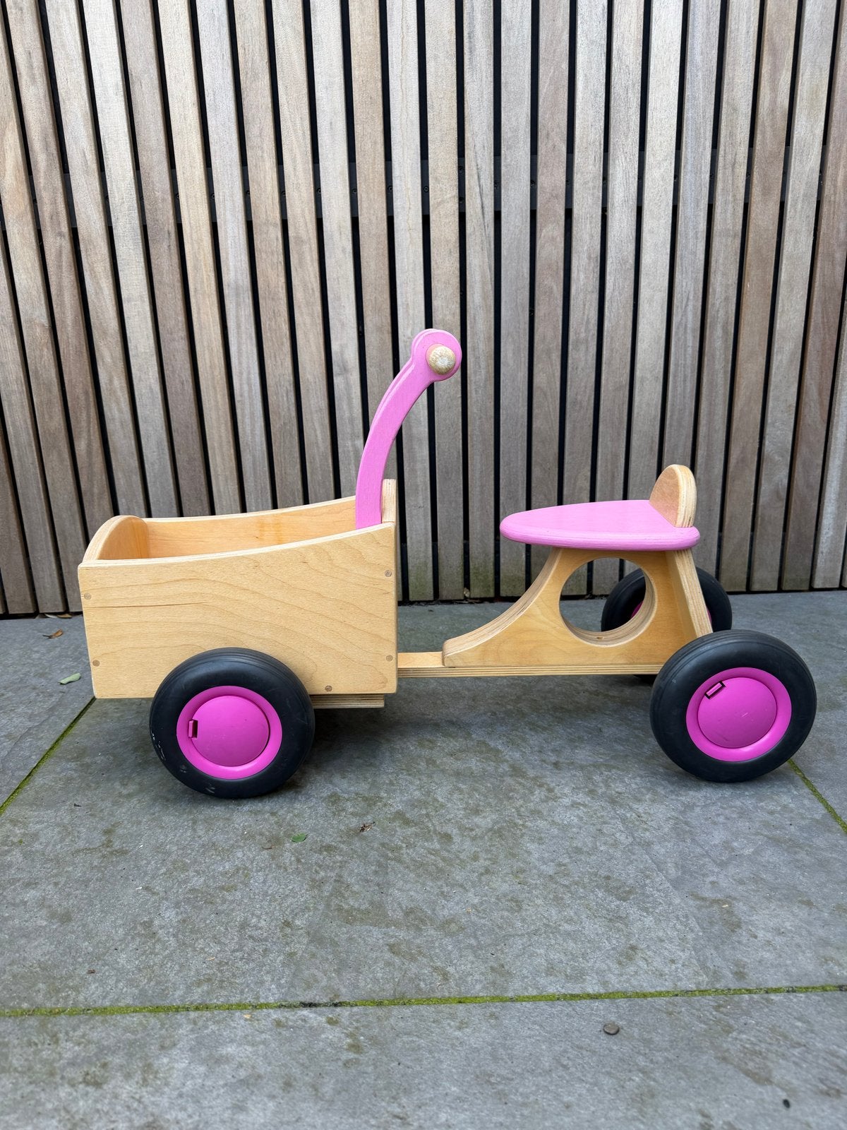 Houten loopfiets/bakfiets roze met bakje - Van Dijk Toys, Ophalen, Zo goed als nieuw, Loopfiets