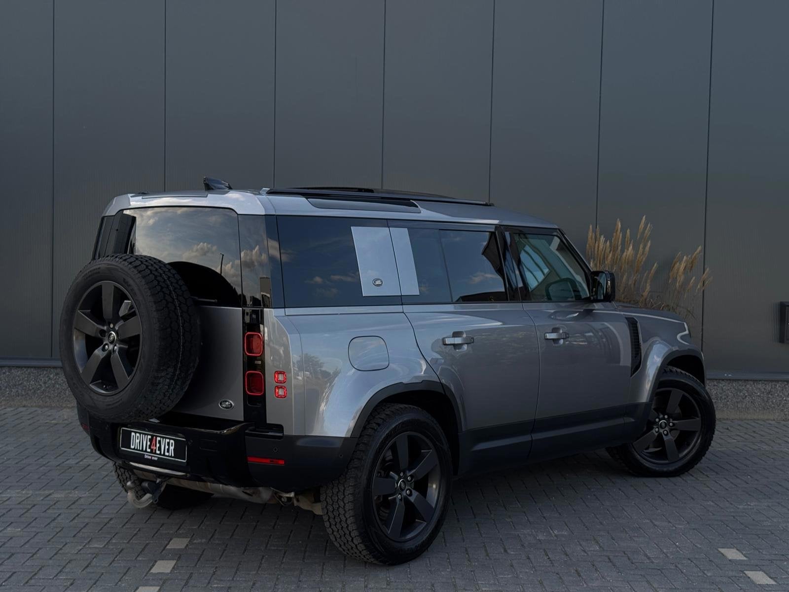 Land Rover Defender 110 2.0 P400e 110 S | Pano | 360 | Leder, Automaat, 404 pk, Gebruikt, 4 cilinders