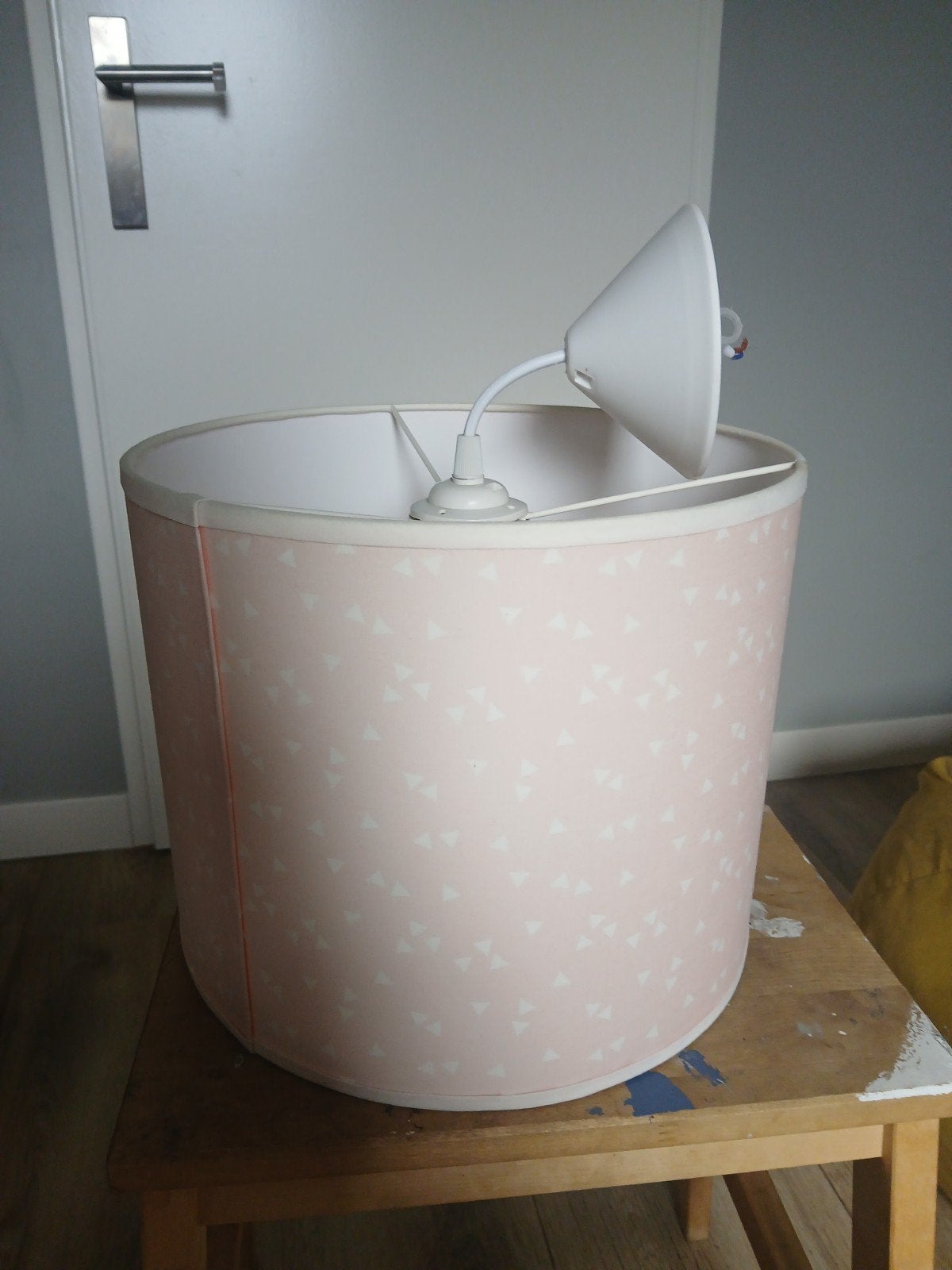 Roze lampenkap met driehoekjes patroon, Ophalen, Gebruikt