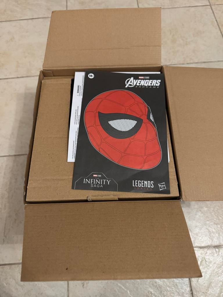 2x Spider-Man Iron Spider Helmet – geopend & Sealed, Film en tv, Ophalen of Verzenden, Zo goed als nieuw, Kunststof
