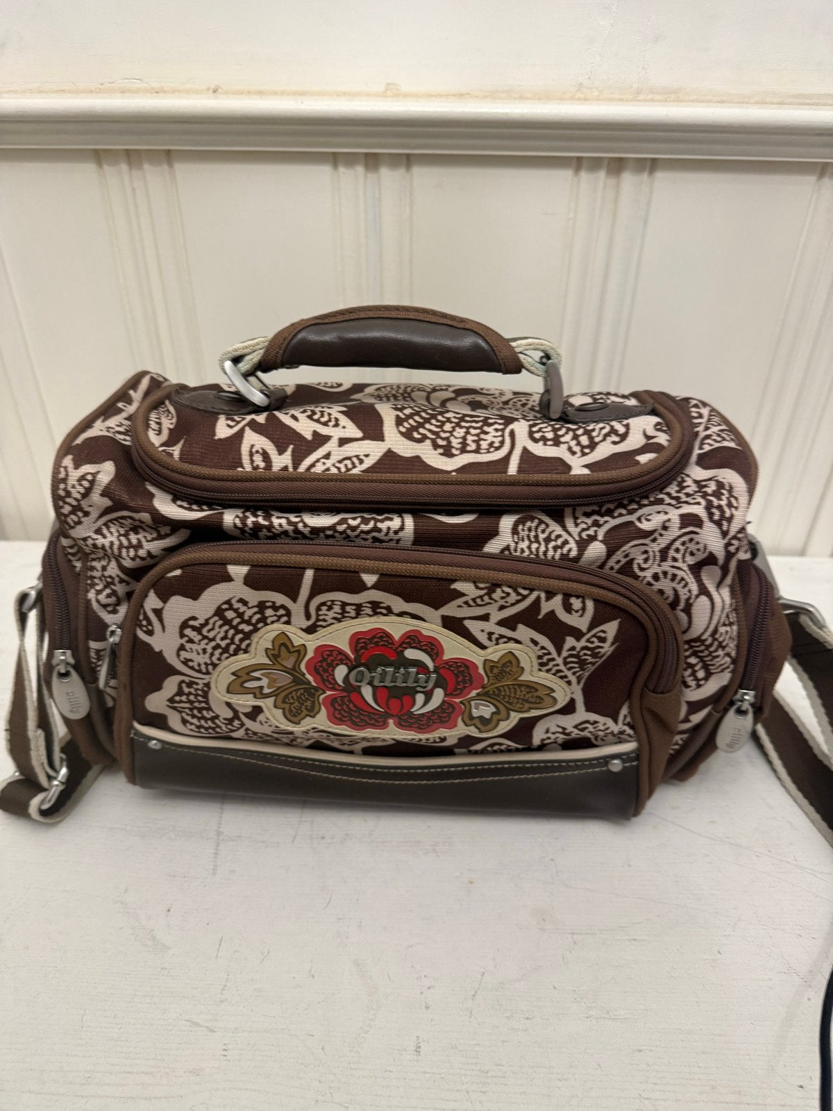 Oilily schoudertasje bruin met bloemenprint, Sieraden, Tassen en Uiterlijk, Tassen | Damestassen, Ophalen of Verzenden, Gebruikt