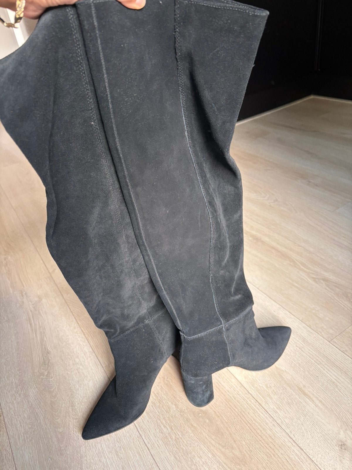 Zwarte suede knielaarzen, Ophalen of Verzenden, Zo goed als nieuw, Zwart, Hoge laarzen