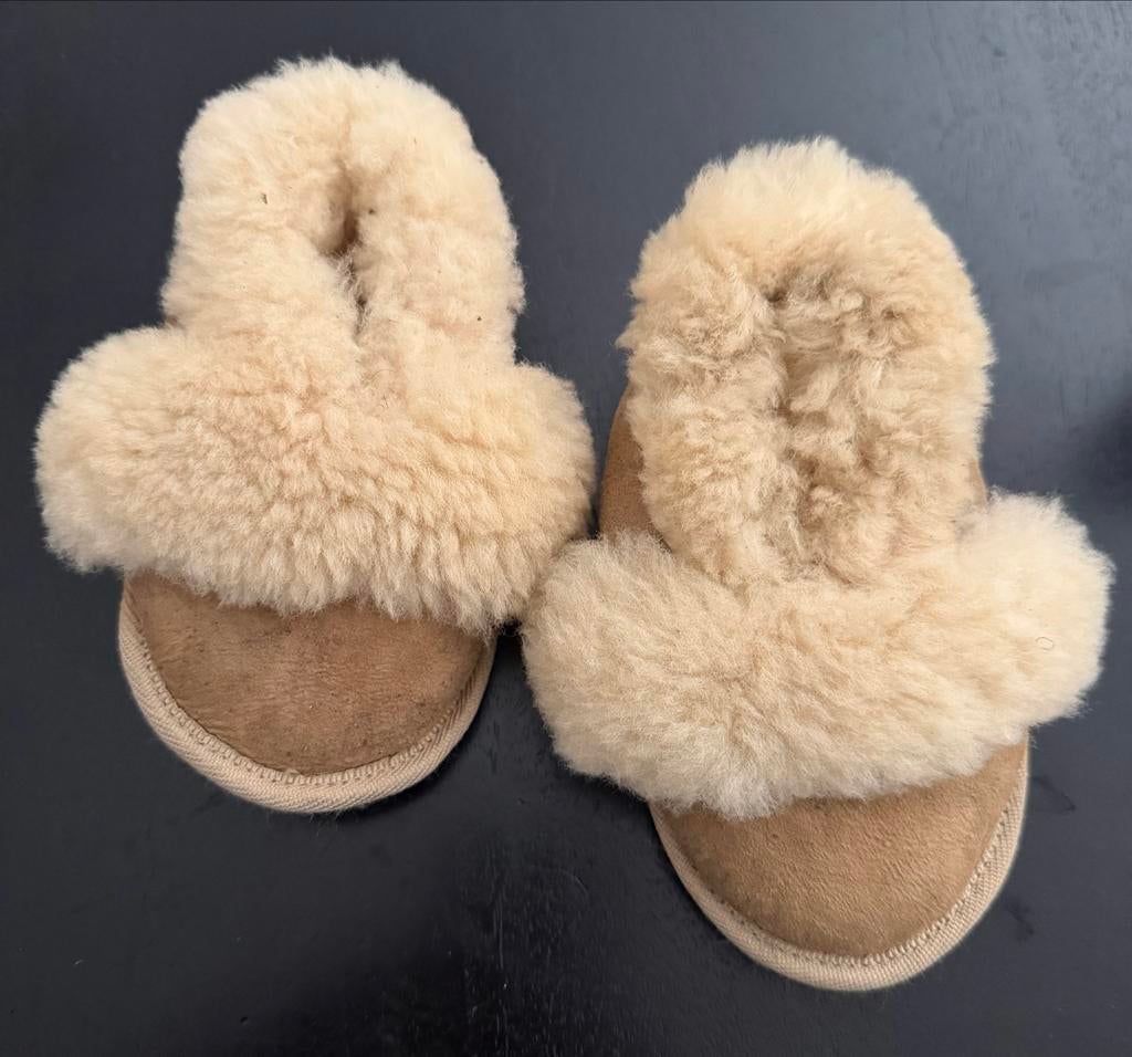 SheepsKinZ Lamsvacht Slofjes baby pantoffel, Kinderen en Baby's, Babykleding | Schoentjes en Sokjes, Ophalen of Verzenden, Zo goed als nieuw