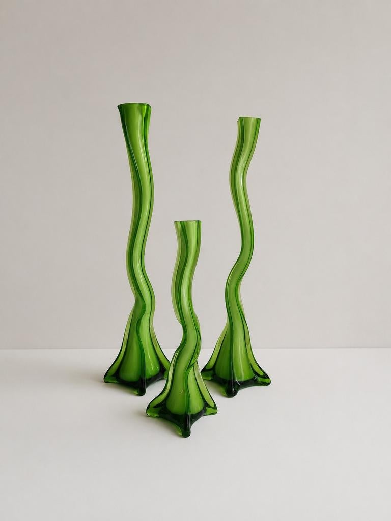 Set van 3 Groene Gedraaide Glazen Vazen/Kandelaars, Antiek en Kunst, Ophalen