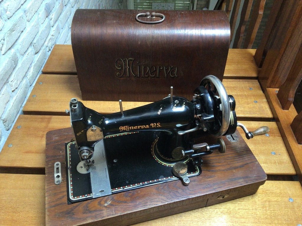 Antieke naaimachine, Ophalen