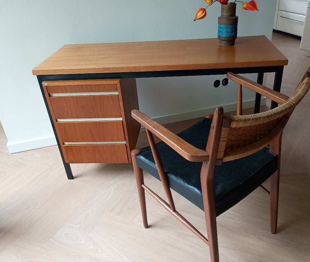 Vintage Design bureau Eeka Coen de Vries, Huis en Inrichting, Bureaus, Ophalen, Gebruikt, 120 cm, Hout